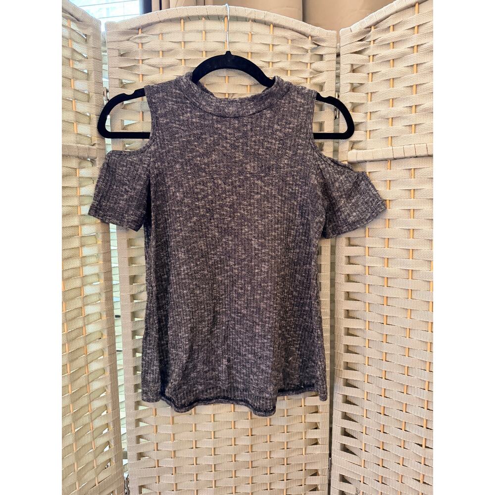 Socialite Teen Sweater Top Medium Gray Cold Shoulder Short Sleeve Lightweight